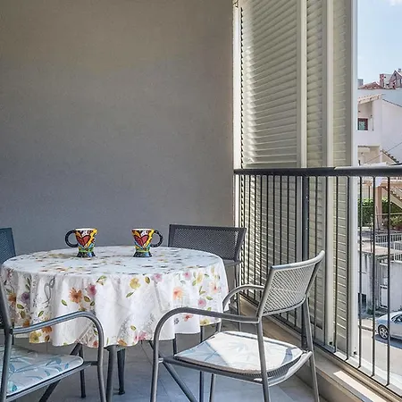 Διαμέρισμα Cozy In With Wifi